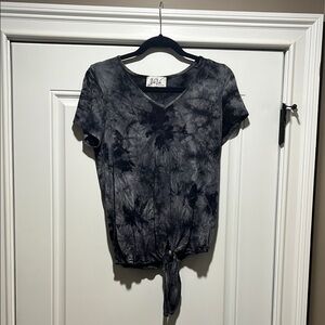 Vava by Joy Han Black and Gray Tie Front Short Sleeve Tee Medium